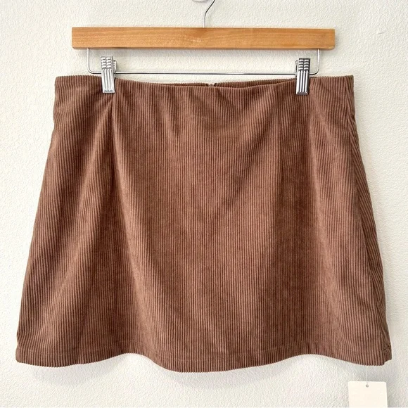 NWT Halara High Waisted 2-in-1 Corduroy Mini Skirt Built-In Shorts Brown Size L - Picture 4 of 7